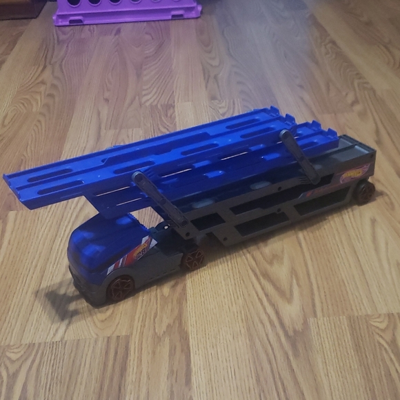 Mattel Toys Hot Wheels Truck Car Hauler Holds 42 Matchbox Cars